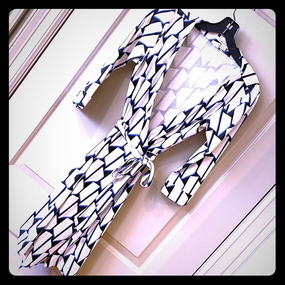 Diane von Furstenberg Julian wrap dress. Size 6